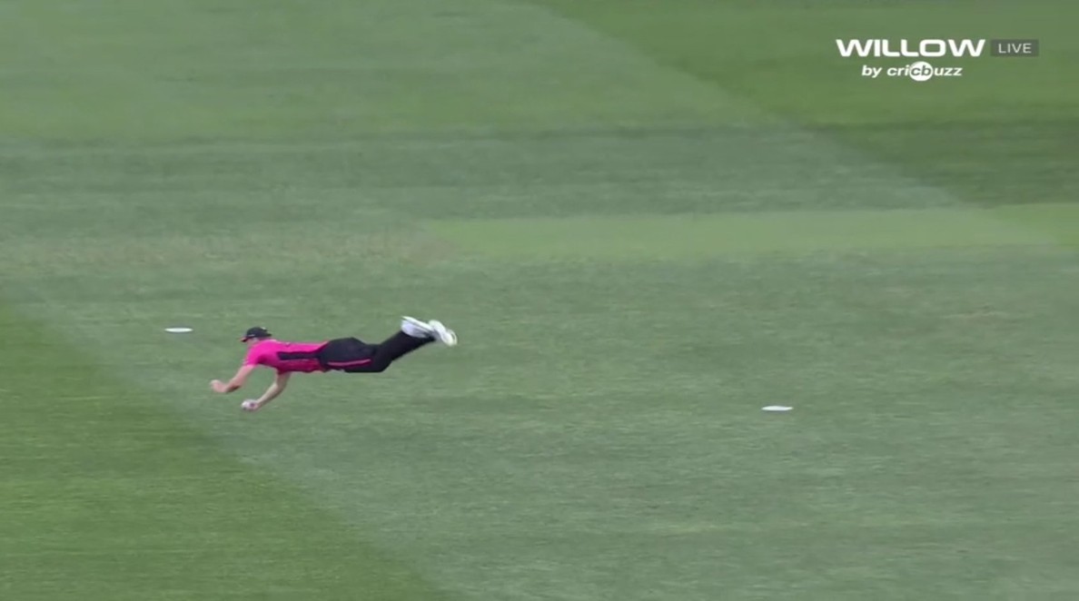 Watch: Jack Edwards Pulls Off Catch of the Tournament in BBL Final